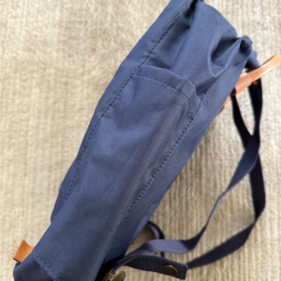 FJALLRAVEN KANKEN Laptop Navy with Gold Logo Backpack - Picture 7 of 9